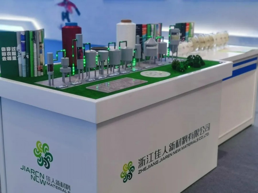 1669363375549816zIIg.jpg 會場佳人模型展示.jpg